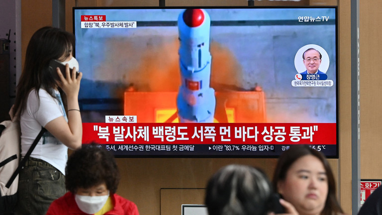 Nhật Bản kéo dài vô thời hạn lệnh đánh chặn tên lửa Triều Tiên 